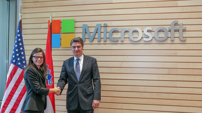 Predsjednik Vlade Milanović u sjedištu Microsofta s izvršnom potpredsjednicom Amy Hood